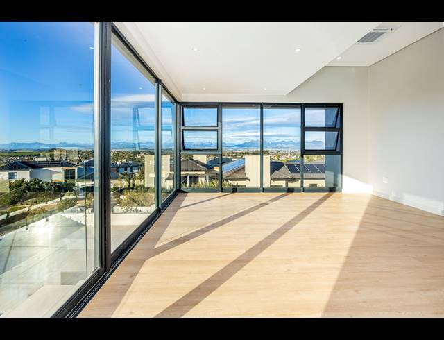5 BEDROOM HOUSE FOR SALE IN CLARA ANNA FONTEIN